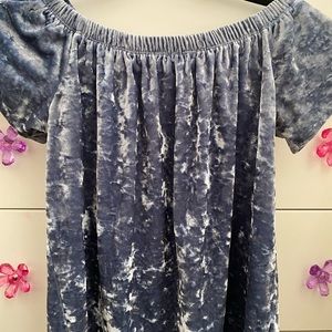 I’m selling this shirt because isn’t my size .